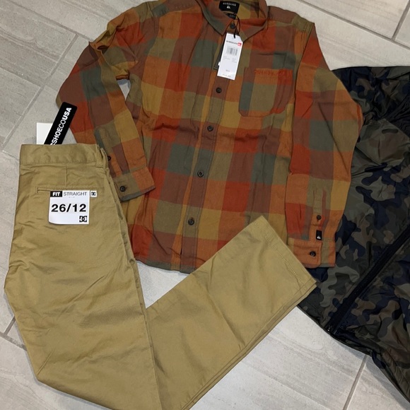 🔥 BOYS QUIKSILVER CLOTHING BUNDLE BOX NEW WITH TAGS FOR ALL SEASONS 🔥 - Picture 3 of 8